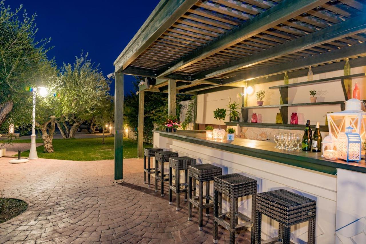 Astarte Villas - Istar Villa With Tennis Court Makhairádhon Zewnętrze zdjęcie