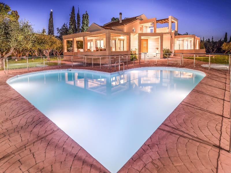 Astarte Villas - Istar Villa With Tennis Court Makhairádhon Zewnętrze zdjęcie